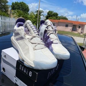 Damian Lillard basketball shoes